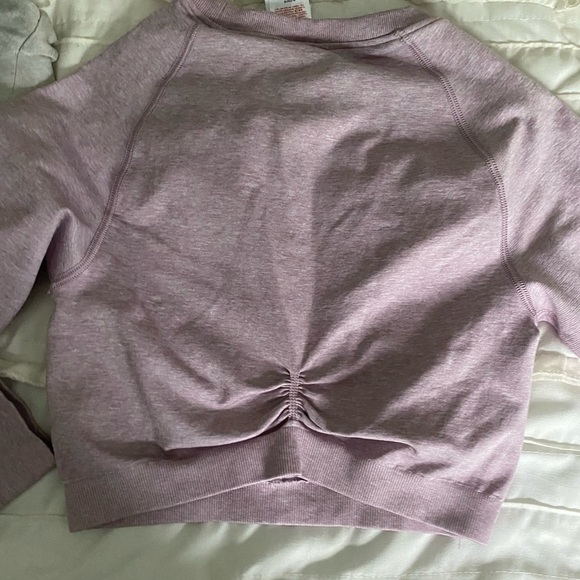 long sleeved gymshark top - Picture 2 of 3